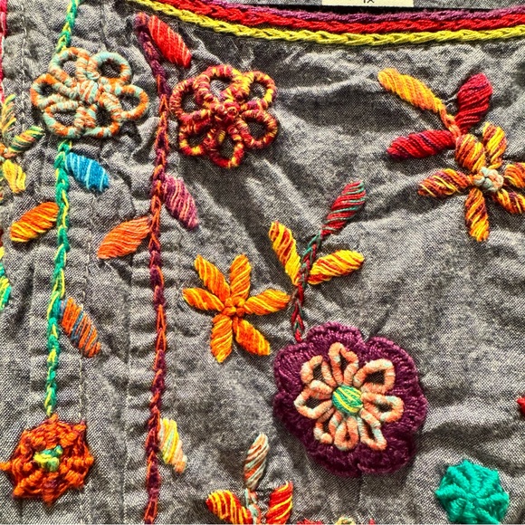 Abrazo Style Colorful Floral Embroidered Chambray 3/4 Sleeve Blouse Size 1X - Picture 5 of 12